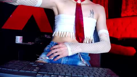 Snapshot of andres992563 chatting on 05-11-26, 04:04 Alann online show from 05-11-26, 04:04