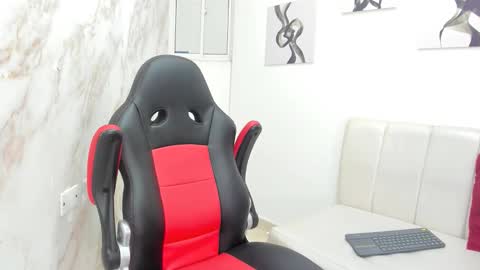 Snapshot of andres_stud chatting on 10-08-25, 04:43 andres_stud online show from 10-08-25, 04:43