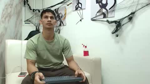 Snapshot of andres_stud chatting on 10-19-25, 04:46 andres_stud online show from 10-19-25, 04:46