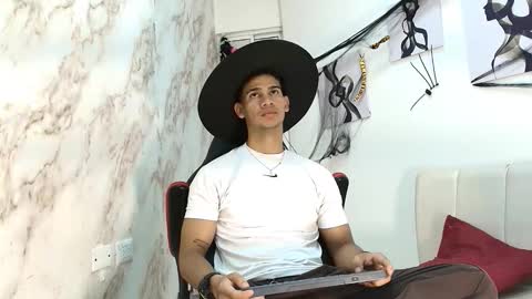 Snapshot of andres_stud chatting on 10-20-25, 04:46 andres_stud online show from 10-20-25, 04:46