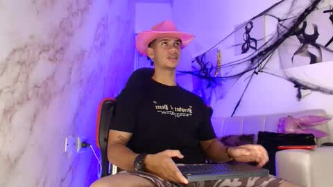 Snapshot of andres_stud chatting on 10-27-25, 04:27 andres_stud online show from 10-27-25, 04:27