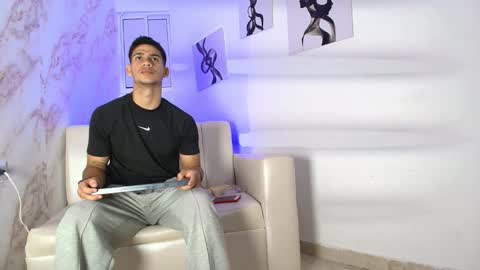 Snapshot of andres_stud chatting on 11-04-25, 04:44 andres_stud online show from 11-04-25, 04:44