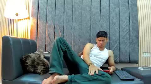 Snapshot of andres_stud chatting on 11-22-25, 05:17 andres_stud online show from 11-22-25, 05:17