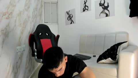 Snapshot of andres_stud chatting on 11-23-25, 05:18 andres_stud online show from 11-23-25, 05:18