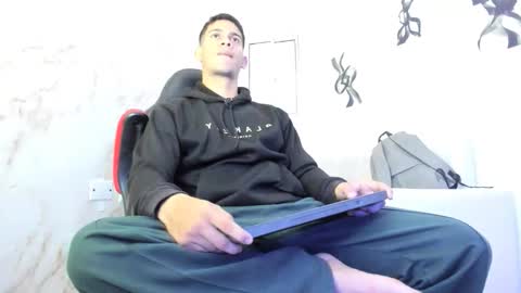 Snapshot of andres_stud777 chatting on 10-05-25, 04:11 ANDRES online show from 10-05-25, 04:11
