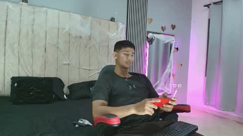 Snapshot of andres_stud777 chatting on 10-12-25, 04:44 ANDRES online show from 10-12-25, 04:44