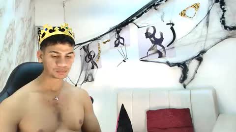 Snapshot of andres_stud777 chatting on 10-21-25, 04:35 ANDRES online show from 10-21-25, 04:35