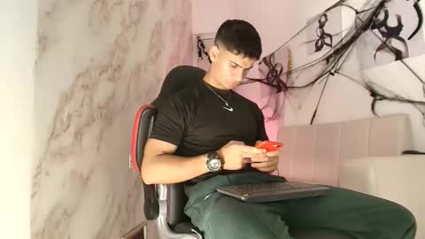 Snapshot of andres_stud777 chatting on 10-26-25, 04:40 ANDRES online show from 10-26-25, 04:40