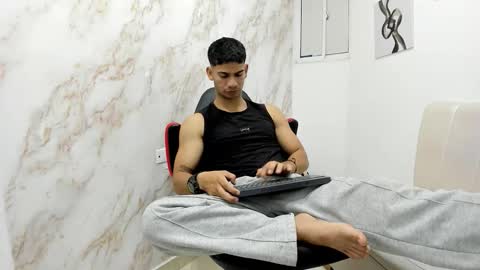 Snapshot of andres_stud777 chatting on 11-24-25, 04:23 ANDRES online show from 11-24-25, 04:23