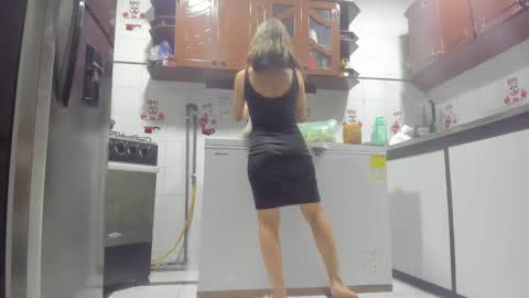 Snapshot of andresgiraldo1 chatting on 12-11-24, 01:37 Isa --------- online show from 12-11-24, 01:37