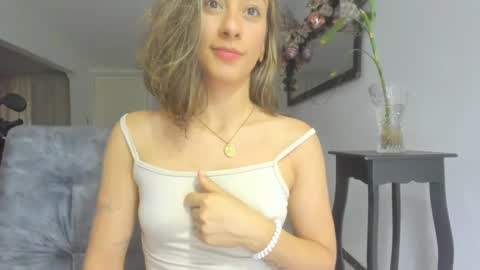 Snapshot of andresgiraldo1 chatting on 01-05-25, 11:22 Isa --------- online show from 01-05-25, 11:22