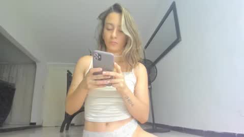 Snapshot of andresgiraldo1 chatting on 01-27-25, 12:12 Isa --------- online show from 01-27-25, 12:12