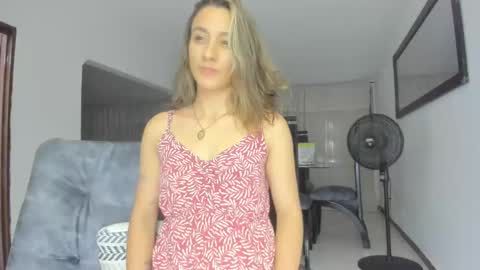 Snapshot of andresgiraldo1 chatting on 02-03-25, 12:04 Isa --------- online show from 02-03-25, 12:04