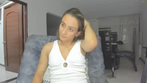 Snapshot of andresgiraldo1 chatting on 02-05-25, 03:55 Isa --------- online show from 02-05-25, 03:55