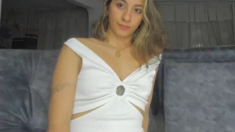 Snapshot of andresgiraldo1 chatting on 02-28-25, 12:21 Isa --------- online show from 02-28-25, 12:21