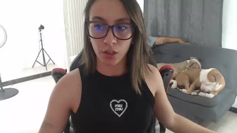 Snapshot of andresgiraldo1 chatting on 09-17-25, 01:18 Isa --------- online show from 09-17-25, 01:18