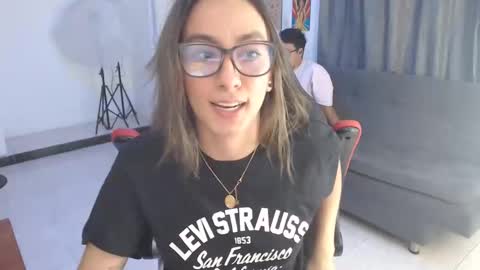 Snapshot of andresgiraldo1 chatting on 09-21-25, 12:23 Isa --------- online show from 09-21-25, 12:23