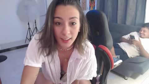 Snapshot of andresgiraldo1 chatting on 10-05-25, 12:53 Isa --------- online show from 10-05-25, 12:53