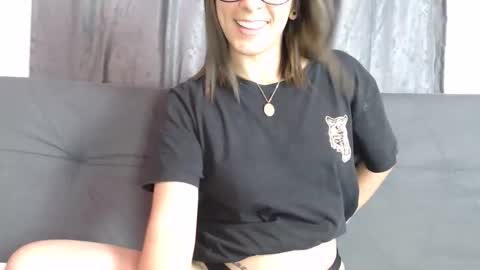 Snapshot of andresgiraldo1 chatting on 12-05-25, 12:19 Isa --------- online show from 12-05-25, 12:19