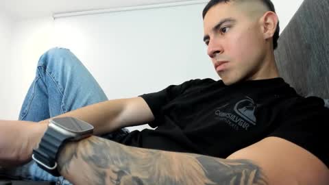 Snapshot of andresjuan92 chatting on 02-14-26, 03:03 onlyfanscallmegotter online show from 02-14-26, 03:03