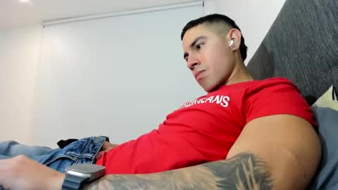 Snapshot of andresjuan92 chatting on 02-19-26, 03:35 onlyfanscallmegotter online show from 02-19-26, 03:35