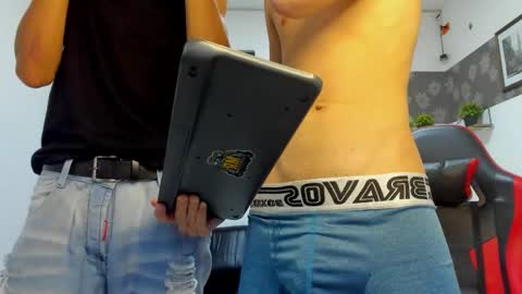 andrew_2811 online show from 11-22-25, 03:27