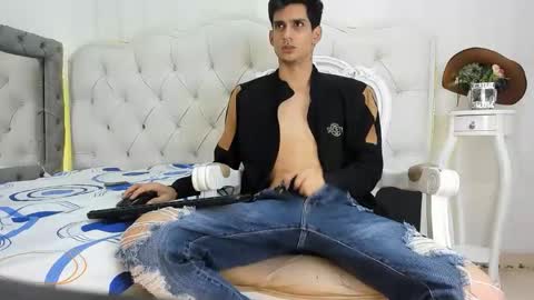 Snapshot of andrew_fucker_ chatting on 12-14-25, 03:12 Andrew online show from 12-14-25, 03:12