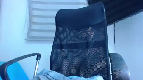 Snapshot of andrew_holden__ chatting on 02-27-25, 02:10 andrew_holden__ online show from 02-27-25, 02:10