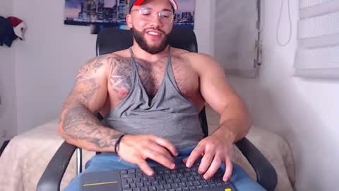 Snapshot of andrew_holden__ chatting on 09-23-25, 12:24 andrew_holden__ online show from 09-23-25, 12:24