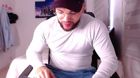 Snapshot of andrew_holden__ chatting on 01-08-26, 10:45 andrew_holden__ online show from 01-08-26, 10:45