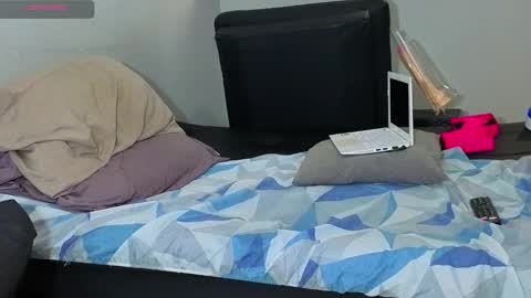 Snapshot of andrew_hot_999 chatting on 11-04-25, 01:27 Andrew online show from 11-04-25, 01:27