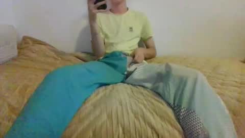 Snapshot of andrew_idk0g chatting on 10-20-25, 06:30 Andrew online show from 10-20-25, 06:30