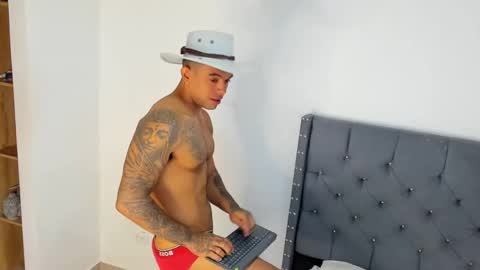 Snapshot of andrewadans02 chatting on 02-09-26, 01:26 andrew online show from 02-09-26, 01:26