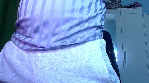 Snapshot of andrewbanner chatting on 01-09-26, 06:27 MasterRomania online show from 01-09-26, 06:27