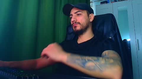 Snapshot of andrewbanner chatting on 01-12-26, 07:02 MasterRomania online show from 01-12-26, 07:02