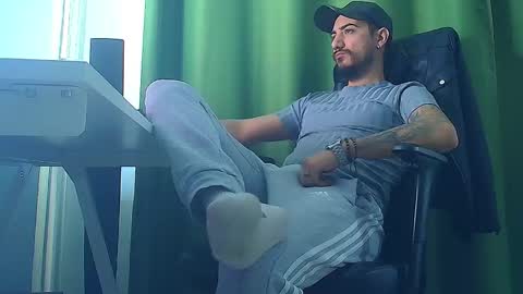 Snapshot of andrewbanner chatting on 01-13-26, 06:51 MasterRomania online show from 01-13-26, 06:51