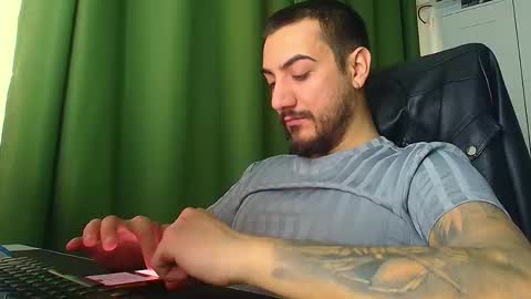 Snapshot of andrewbanner chatting on 01-14-26, 06:41 MasterRomania online show from 01-14-26, 06:41