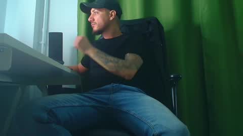 Snapshot of andrewbanner chatting on 02-09-26, 07:23 MasterRomania online show from 02-09-26, 07:23