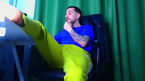 Snapshot of andrewbanner chatting on 03-09-26, 01:15 MasterRomania online show from 03-09-26, 01:15