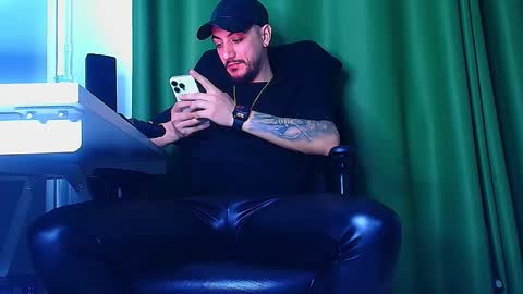 Snapshot of andrewbanner chatting on 03-11-26, 06:30 MasterRomania online show from 03-11-26, 06:30