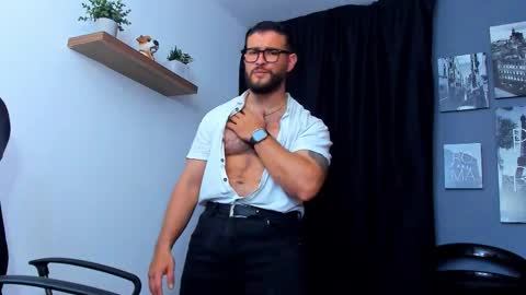 Snapshot of andrewdiaz_ chatting on 10-31-25, 04:57 Andrew Diaz online show from 10-31-25, 04:57