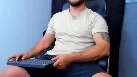 Snapshot of andrewdiaz_ chatting on 12-01-25, 03:55 Andrew Diaz online show from 12-01-25, 03:55