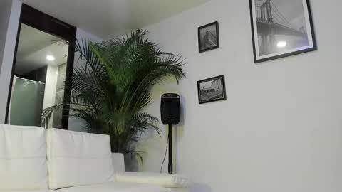 Snapshot of andrewjohnson0 chatting on 01-09-25, 09:37 Andrew Johnson online show from 01-09-25, 09:37