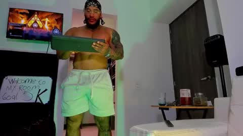 Snapshot of andrewjohnson0 chatting on 09-29-25, 05:29 Andrew Johnson online show from 09-29-25, 05:29