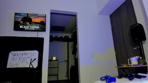 Snapshot of andrewjohnson0 chatting on 10-19-25, 11:27 Andrew Johnson online show from 10-19-25, 11:27