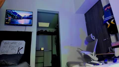 Snapshot of andrewjohnson0 chatting on 11-27-25, 07:38 Andrew Johnson online show from 11-27-25, 07:38