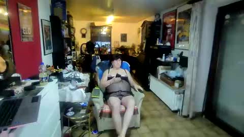 Snapshot of androgynia1 chatting on 01-08-26, 06:05 androgynia online show from 01-08-26, 06:05