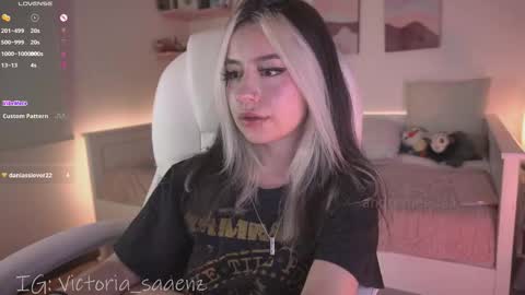 Victoria Senz  online show from 10-27-25, 09:30