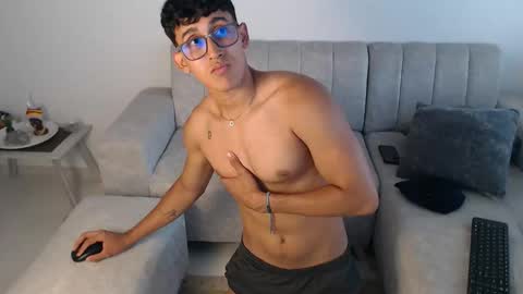 Snapshot of androx_boy chatting on 10-28-25, 09:06 Androx boy online show from 10-28-25, 09:06