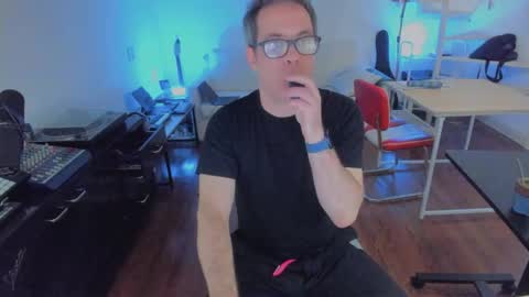 Snapshot of andy0pandi chatting on 09-20-25, 02:40 Andrew online show from 09-20-25, 02:40